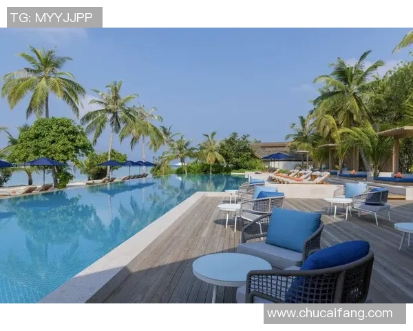 以室外泳池为核心打造奢华休闲空间体验畅游与放松的完美结合